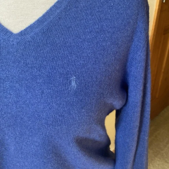 Ralph Lauren Sport V-neck heathery periwinkle/blue sweater. - Picture 2 of 5
